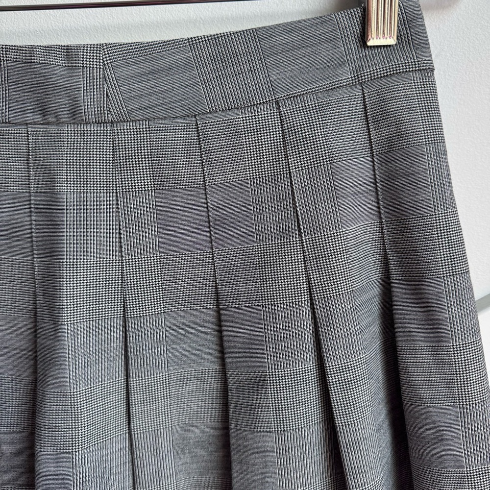 Aritzia Sunday Best Plaid Mini Skirt in Beige size 4 Checkered Mini in Beige - Picture 5 of 9